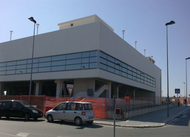 Facciata continua a montanti e traversi