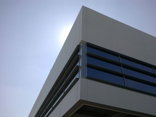 Facciata continua a montanti e traversi