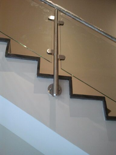 Balaustra in acciaio e vetri